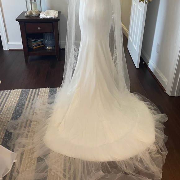 A.B. Ellie round tulle tier veil 85in - Picture 3 of 3